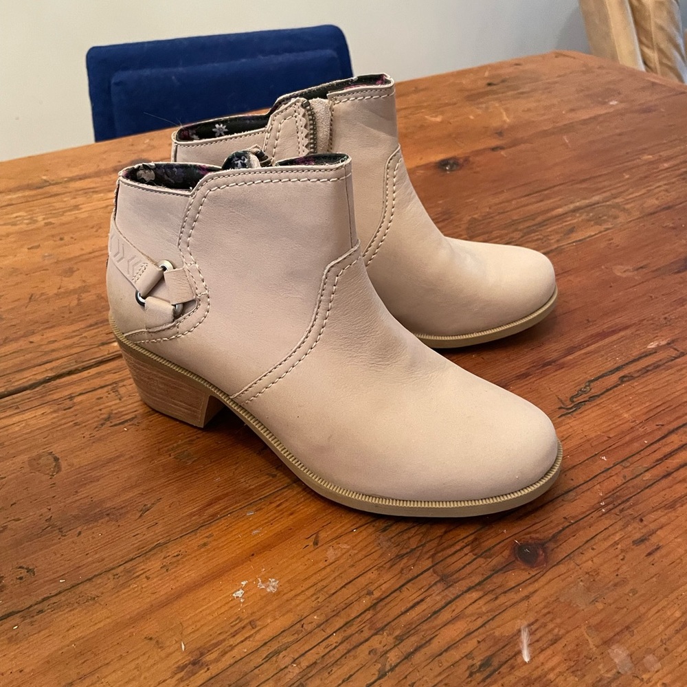 Teva Foxy women’s ankle boots New in box NWOT